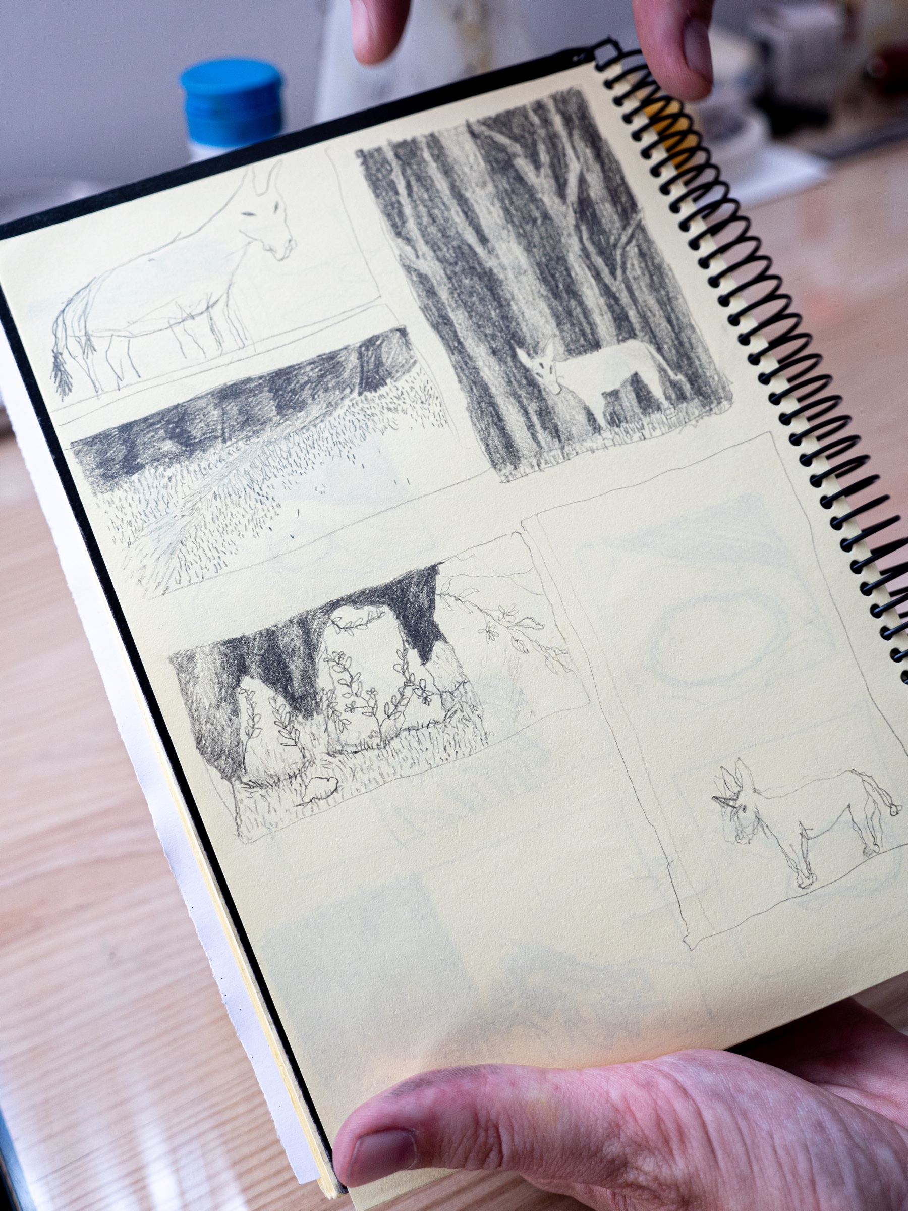 Proceso de dibujo y grabado durante el seminario Exploraciones al aguafuerte